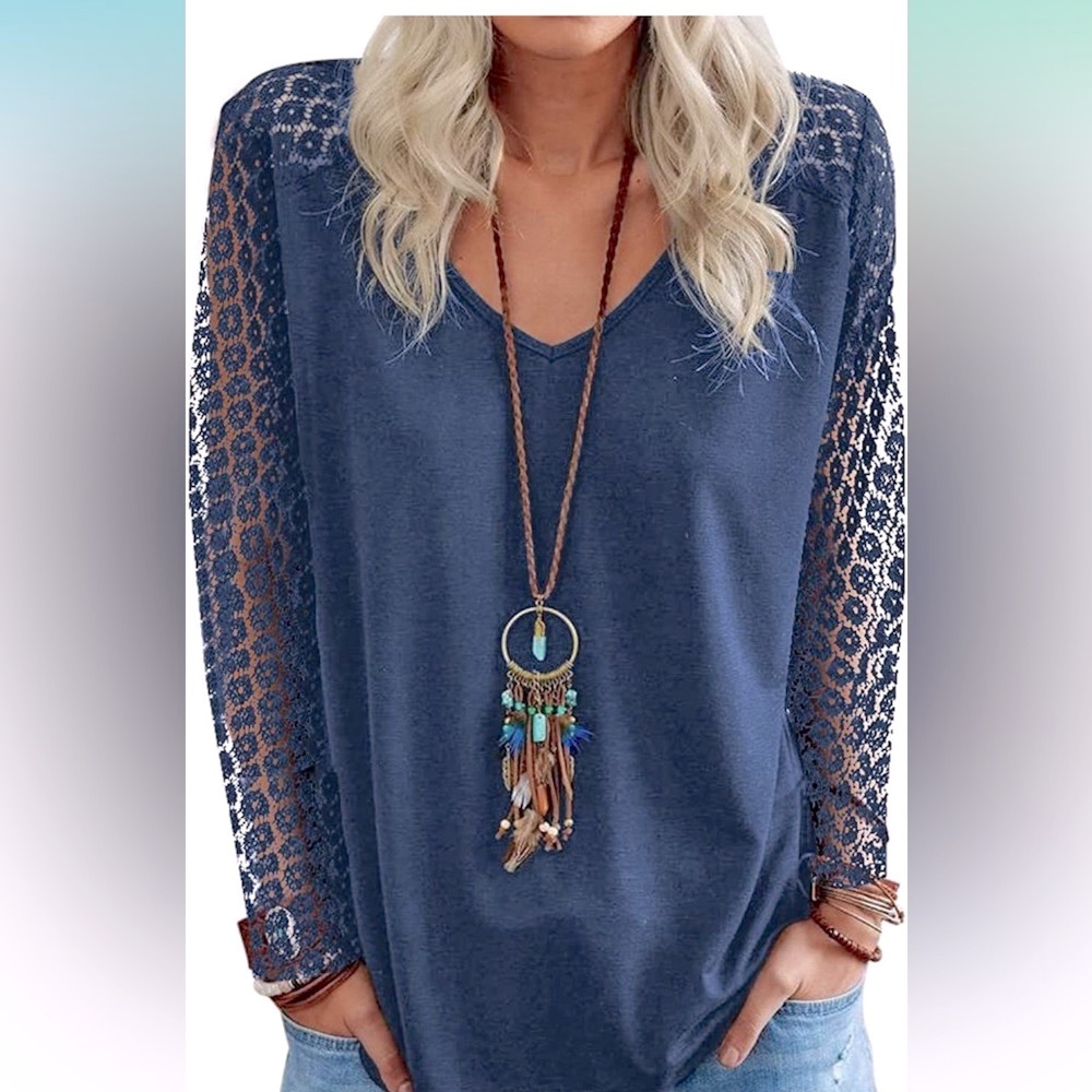 BOUTIQUE- 💥LAST ONE💥 V-NECK TOP W/ UNIQUE CIRCLE LACE SLEEVES